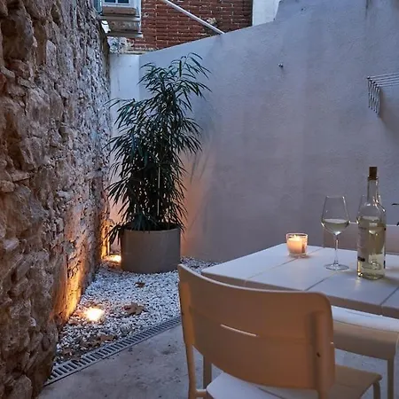 Modern Patio דירה